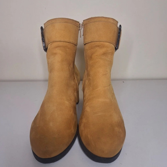 Stylish Tan Ankle Boots - Picture 8 of 13